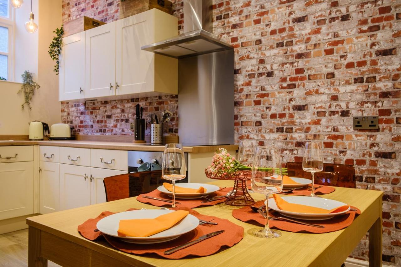 Flat 2, The Old Antiques Warehouse - Free Off-Site Health Club Access With Pool, Sauna, Steam Room & Gym Боунесс-он-Віндермір Екстер'єр фото