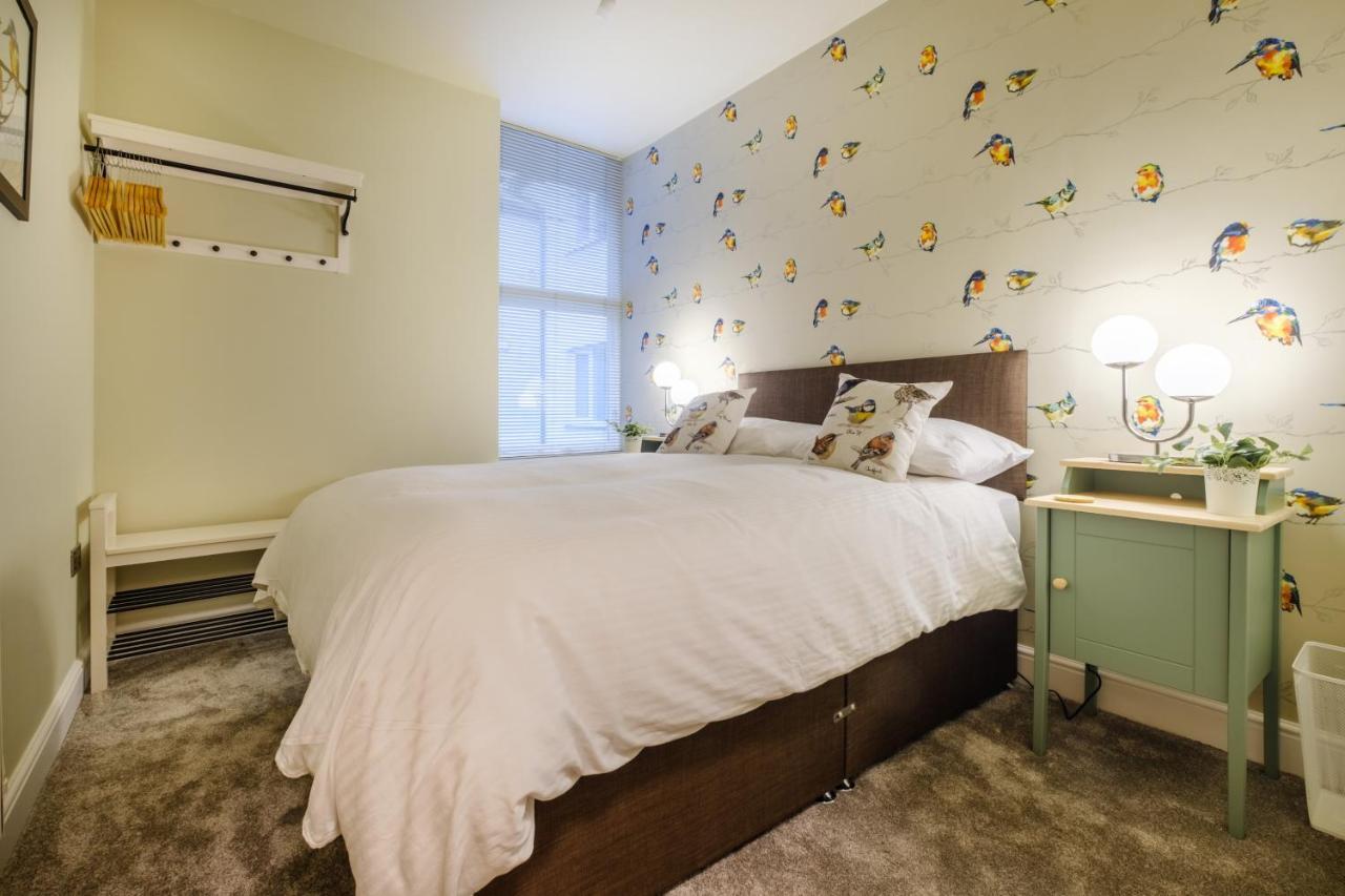 Flat 2, The Old Antiques Warehouse - Free Off-Site Health Club Access With Pool, Sauna, Steam Room & Gym Боунесс-он-Віндермір Екстер'єр фото